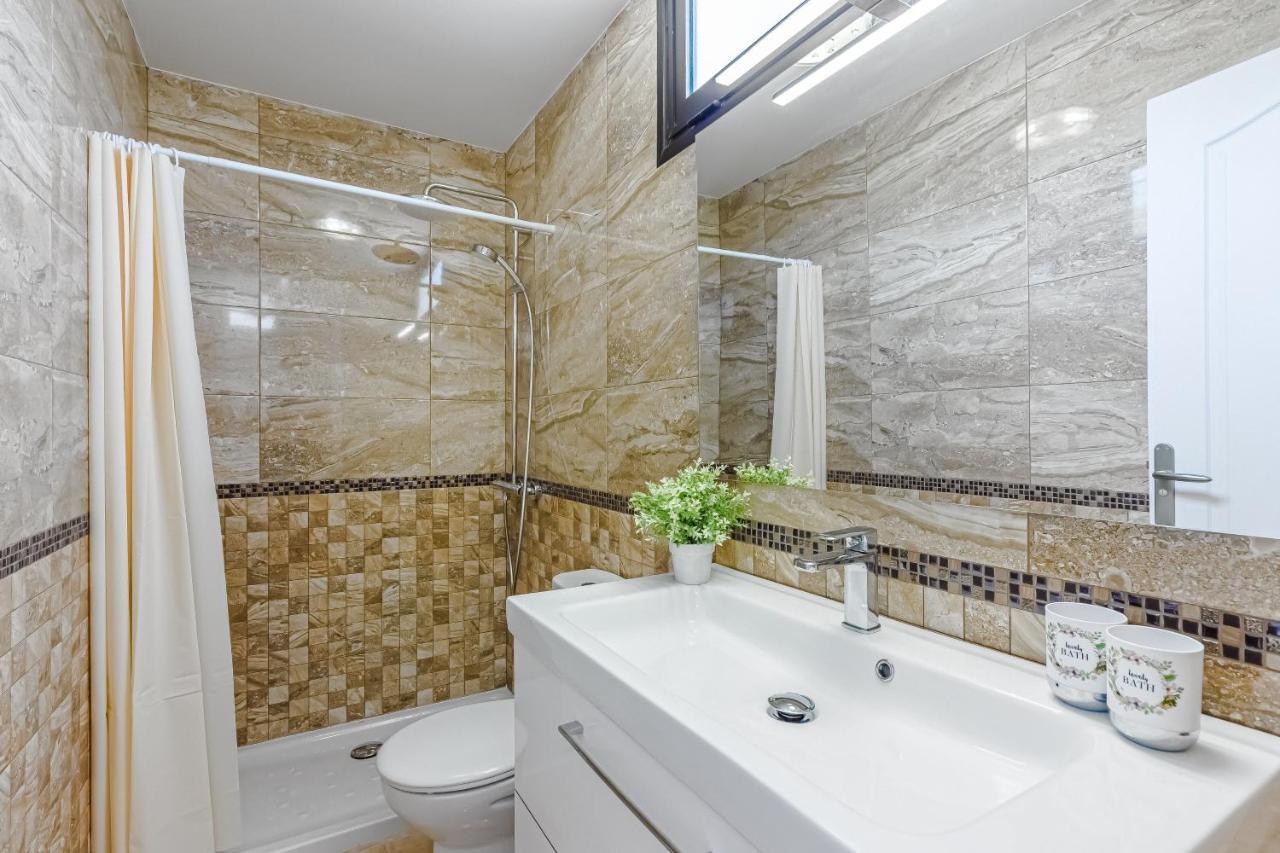 Apartment Apart America - 150 Meters From The Beach, Free Wi-Fi Арона Екстер'єр фото