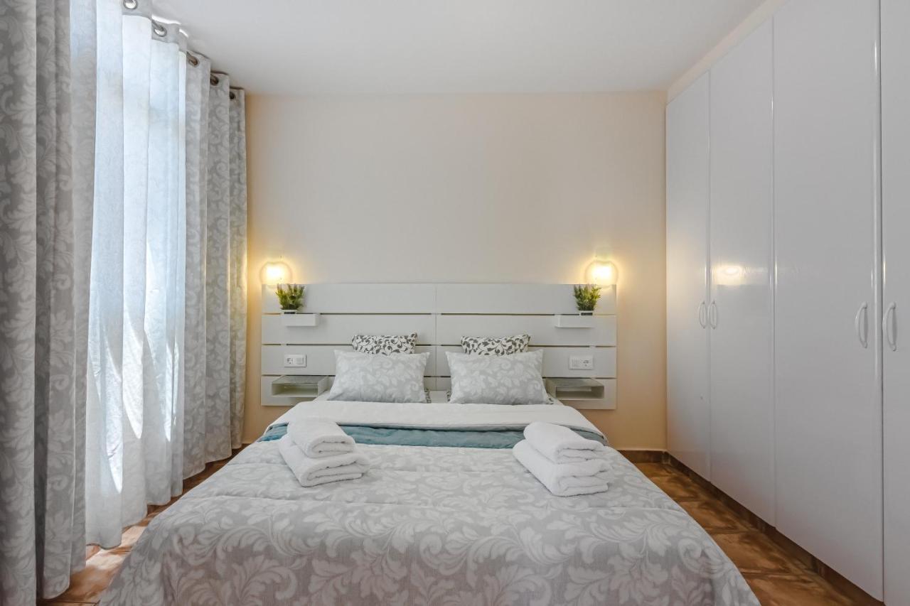 Apartment Apart America - 150 Meters From The Beach, Free Wi-Fi Арона Екстер'єр фото