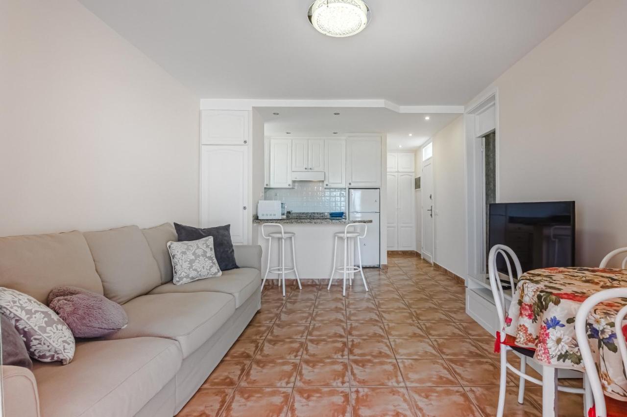 Apartment Apart America - 150 Meters From The Beach, Free Wi-Fi Арона Екстер'єр фото