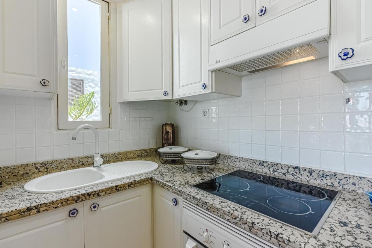 Apartment Apart America - 150 Meters From The Beach, Free Wi-Fi Арона Екстер'єр фото