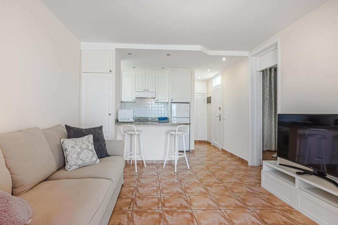Apartment Apart America - 150 Meters From The Beach, Free Wi-Fi Арона Екстер'єр фото