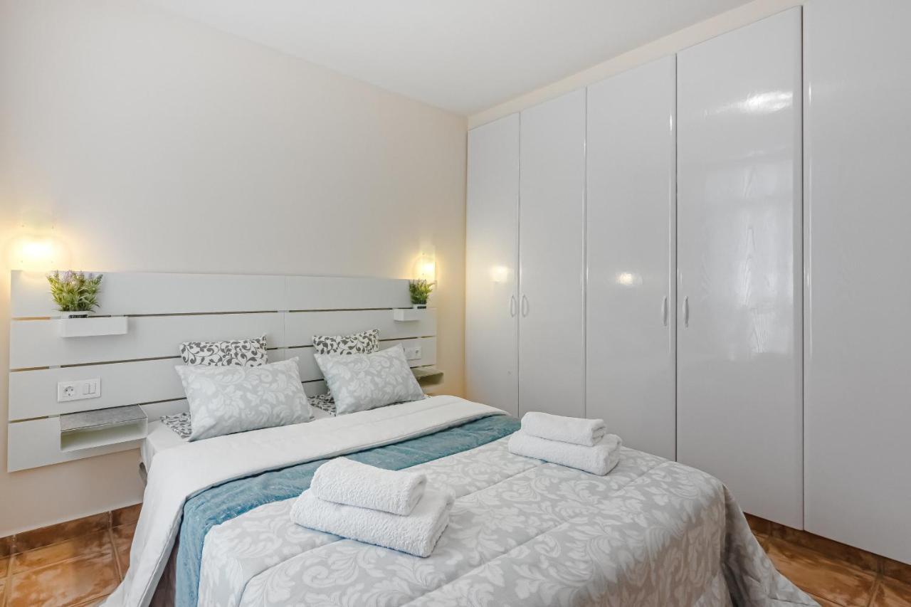 Apartment Apart America - 150 Meters From The Beach, Free Wi-Fi Арона Екстер'єр фото